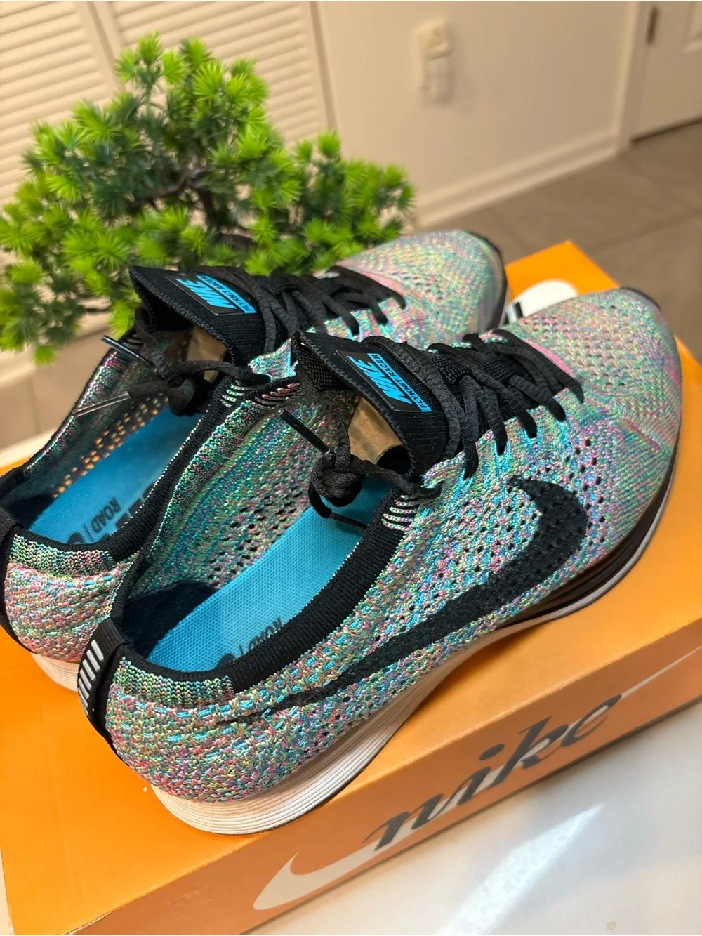 Nike Multicolor Flyknit Racer Men’s size 8 running shoes *Rare* Like New